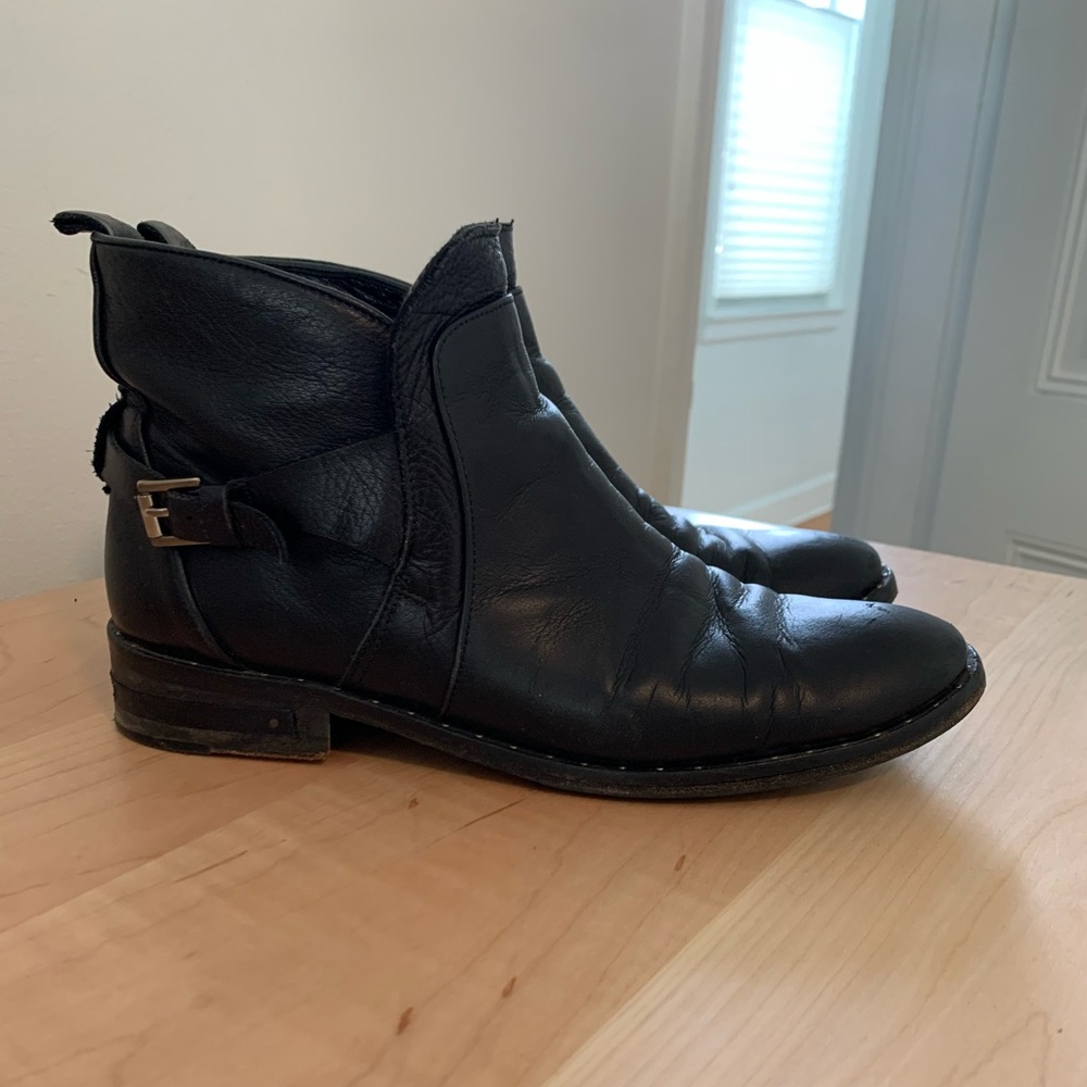 Freda Salvador Black Ankle Boots - size 7